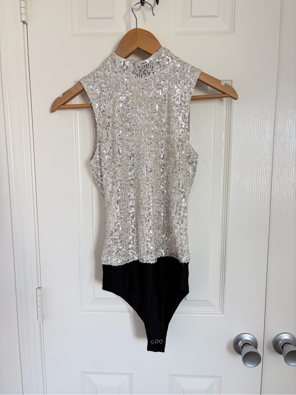 7 For All Mankind Women's XS Silver Sequin Bodysuit Sleeveless Mock Neck Snap
